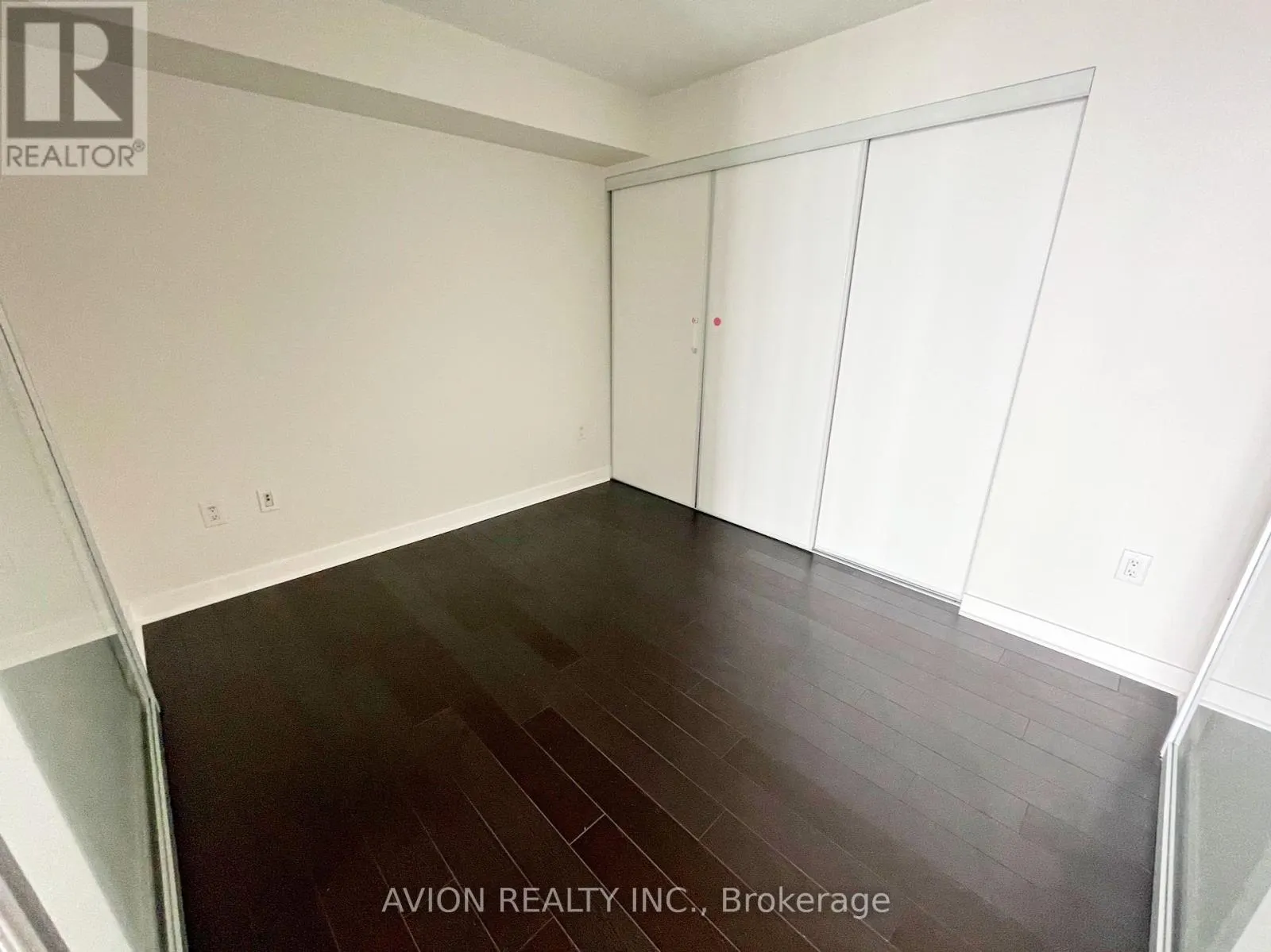 1807 - 21 ICEBOAT TERRACE