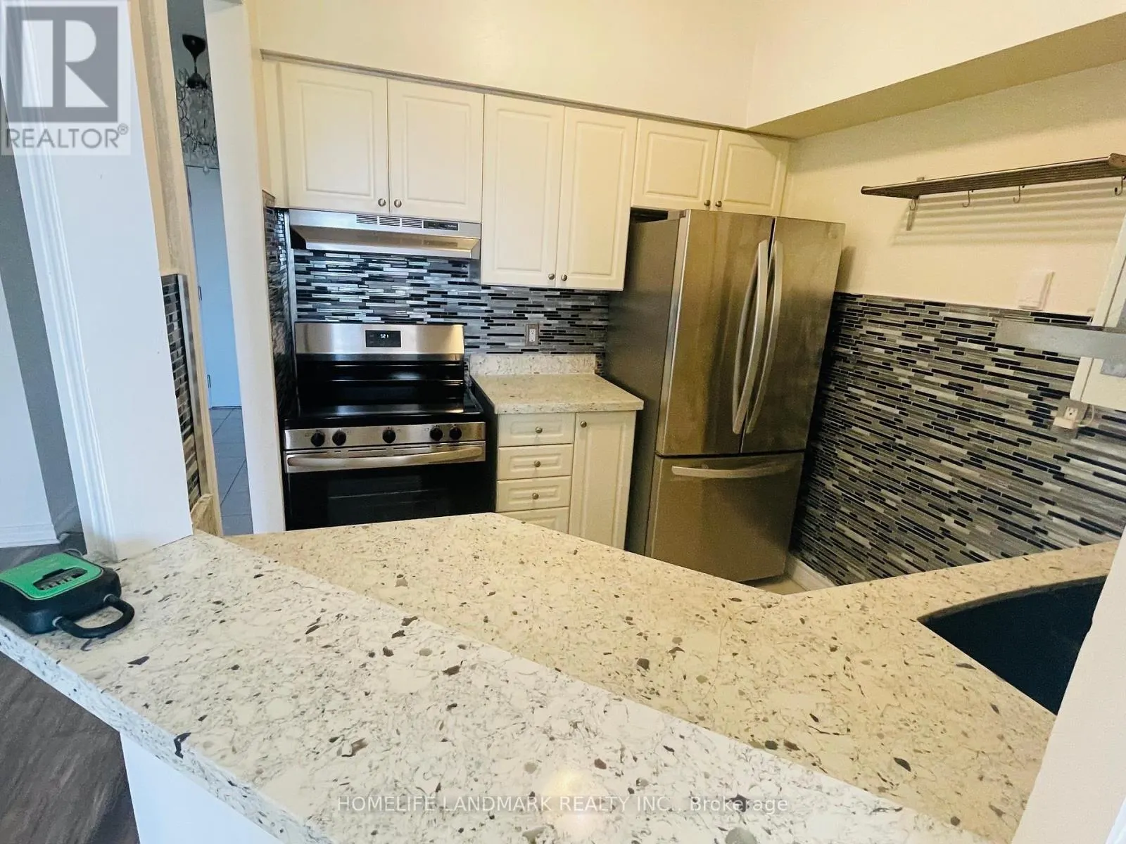 PH 10 - 88 GRANDVIEW WAY