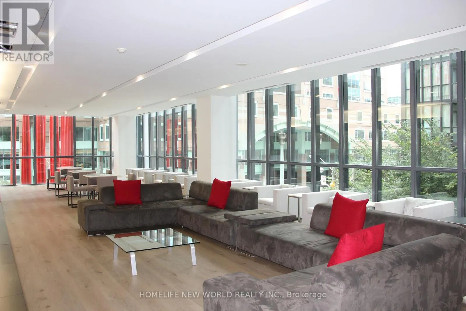503 - 110 CHARLES STREET E
