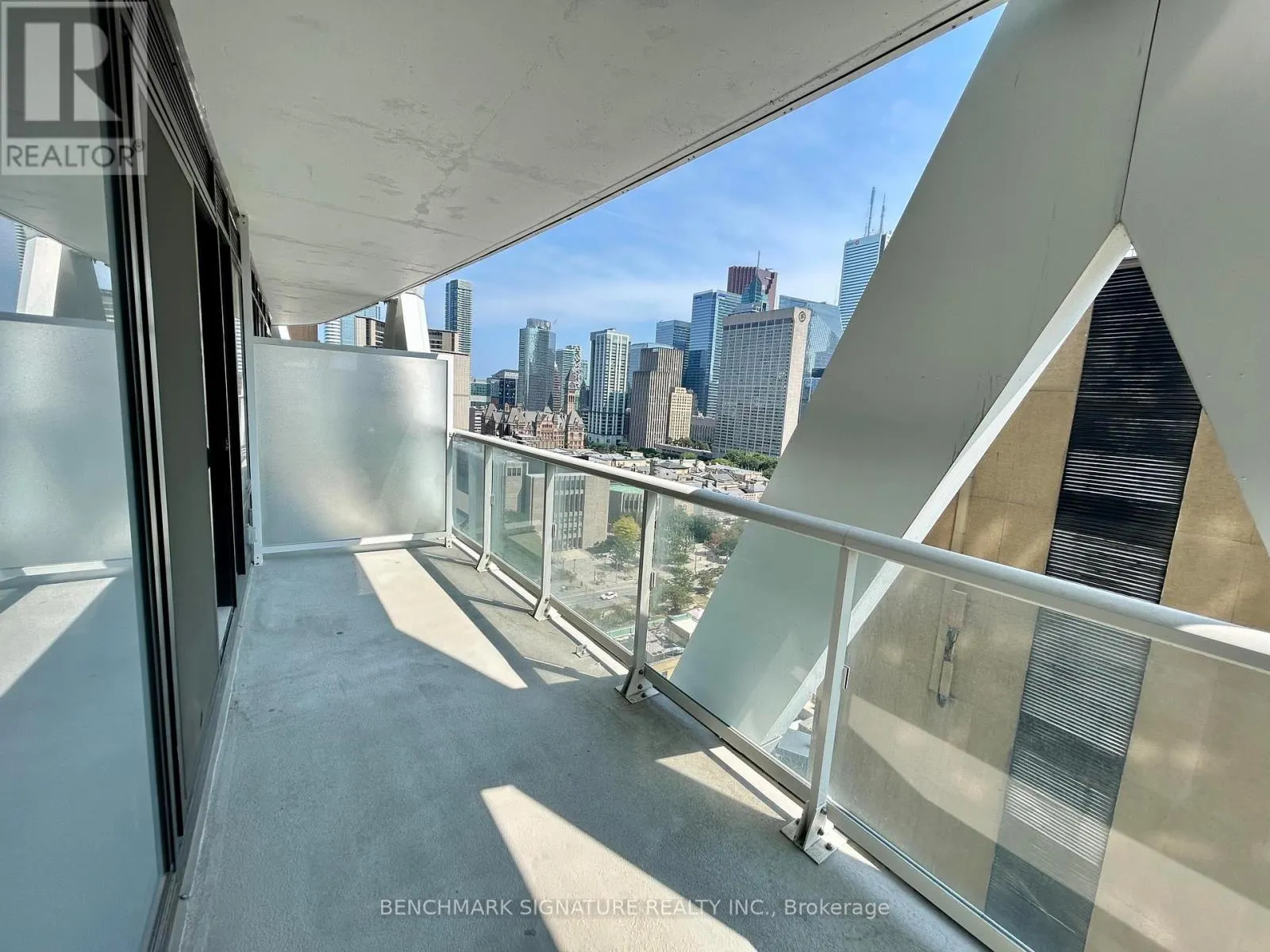 1531 - 230 SIMCOE STREET