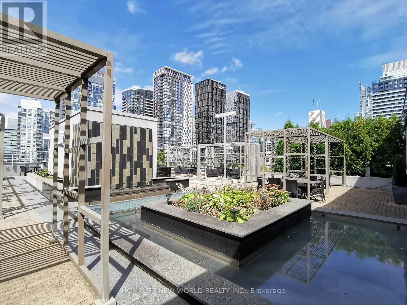 905 - 352 FRONT STREET W
