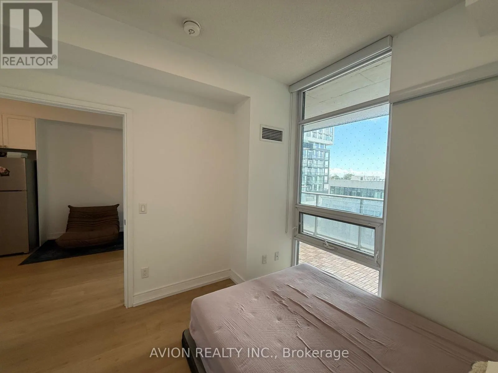 535 - 621 SHEPPARD AVENUE E
