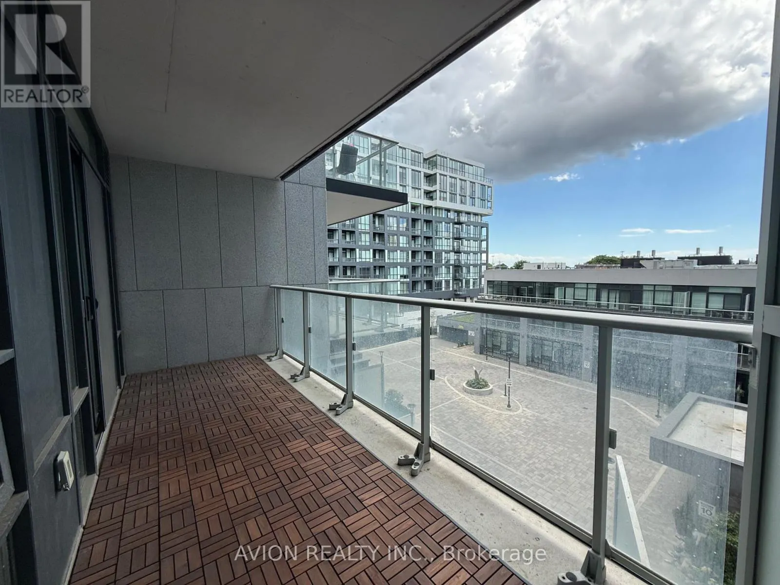 535 - 621 SHEPPARD AVENUE E