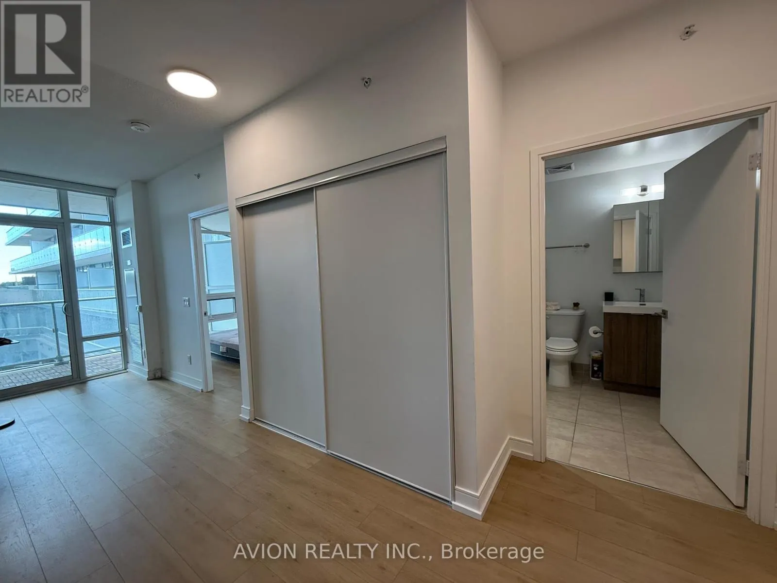 535 - 621 SHEPPARD AVENUE E