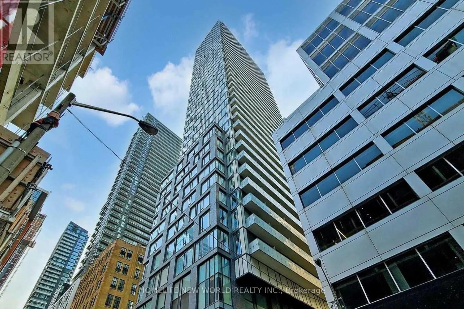 617 - 101 PETER STREET