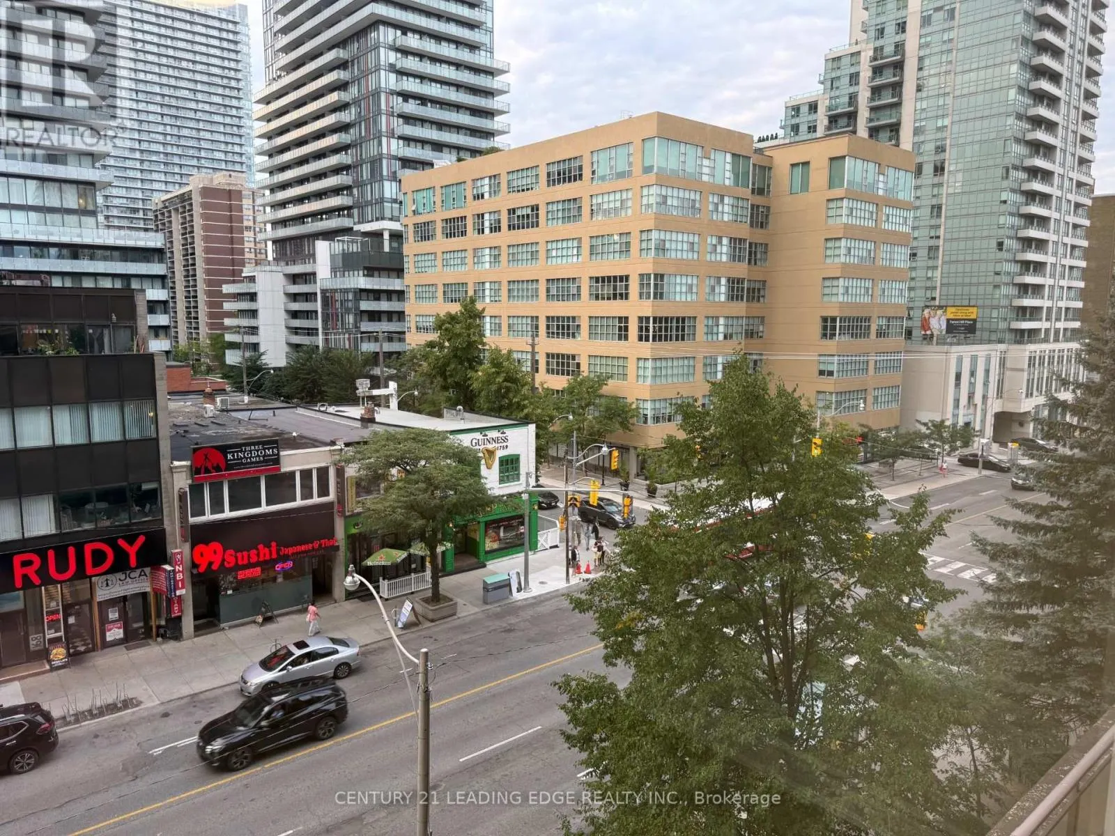 502 - 123 EGLINTON AVENUE E