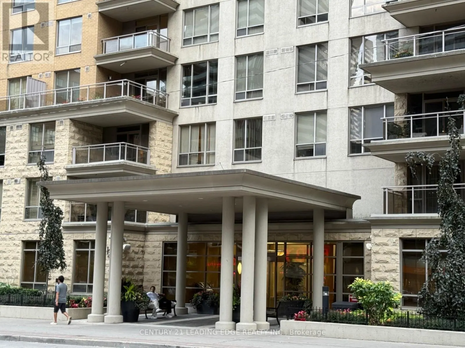 502 - 123 EGLINTON AVENUE E