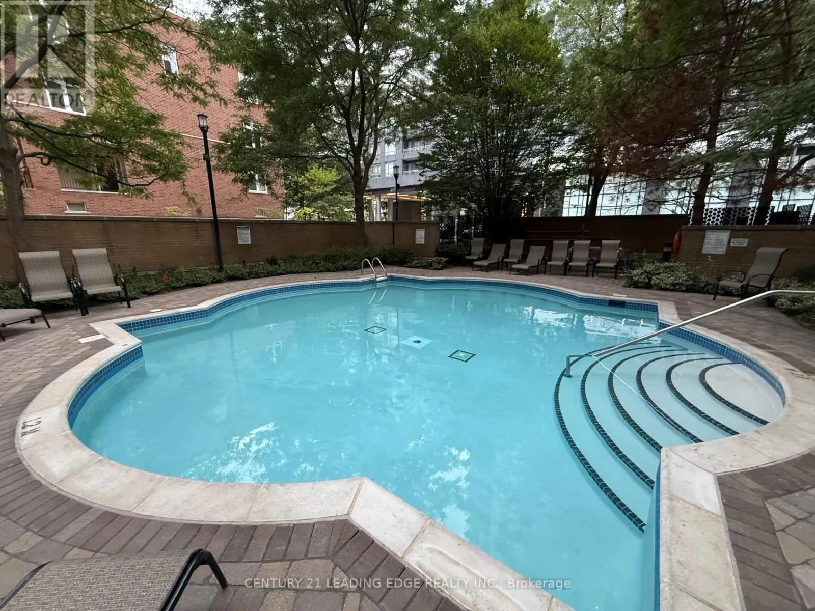 502 - 123 EGLINTON AVENUE E
