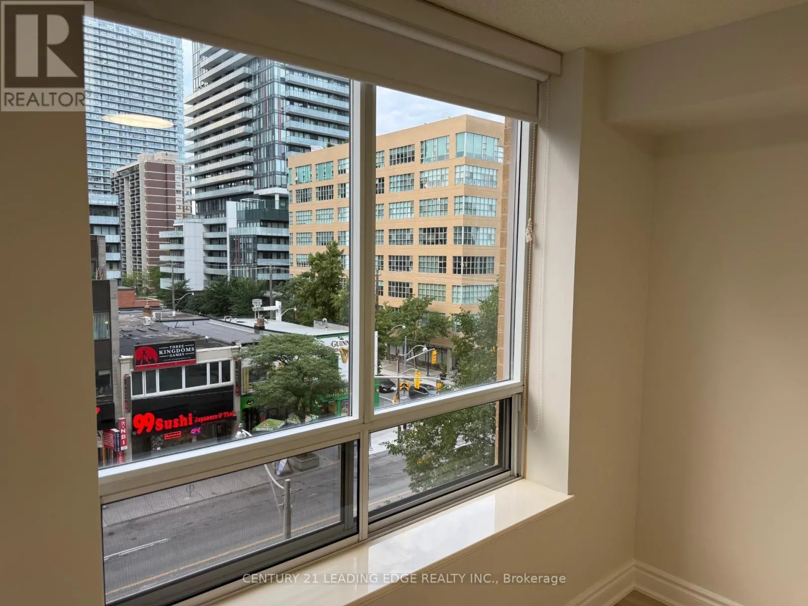 502 - 123 EGLINTON AVENUE E