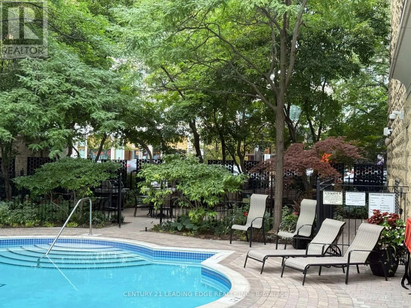 502 - 123 EGLINTON AVENUE E