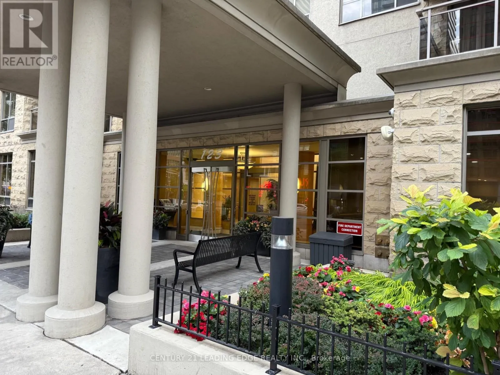 502 - 123 EGLINTON AVENUE E