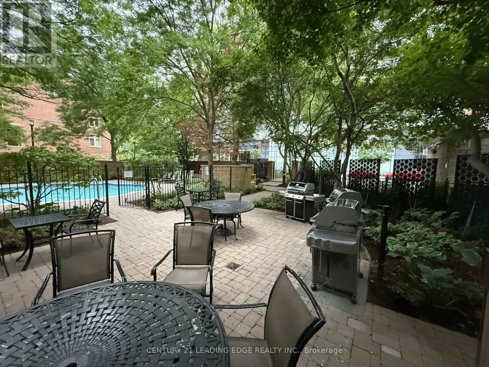 502 - 123 EGLINTON AVENUE E
