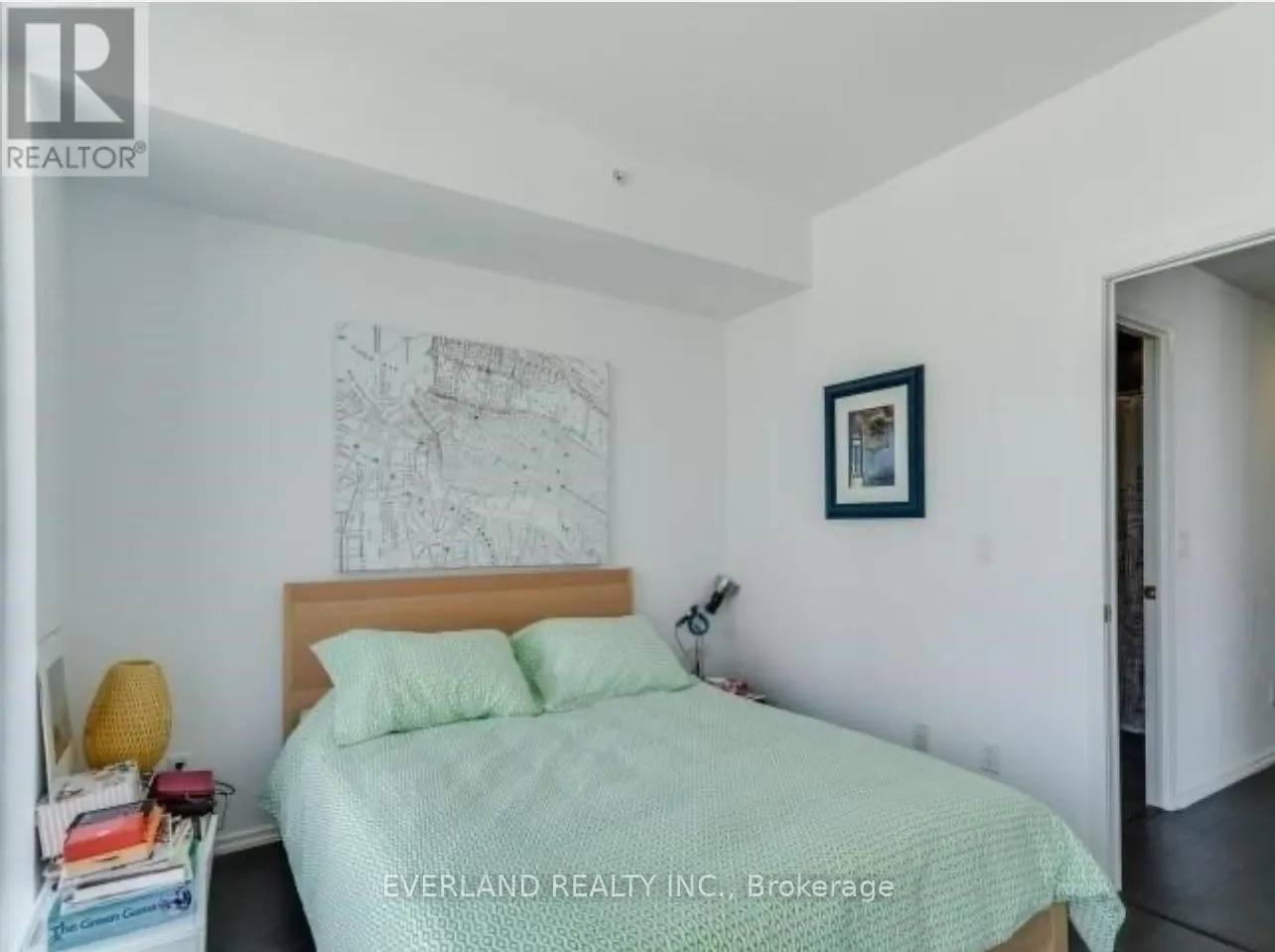 2707 - 75 ST NICHOLAS STREET
