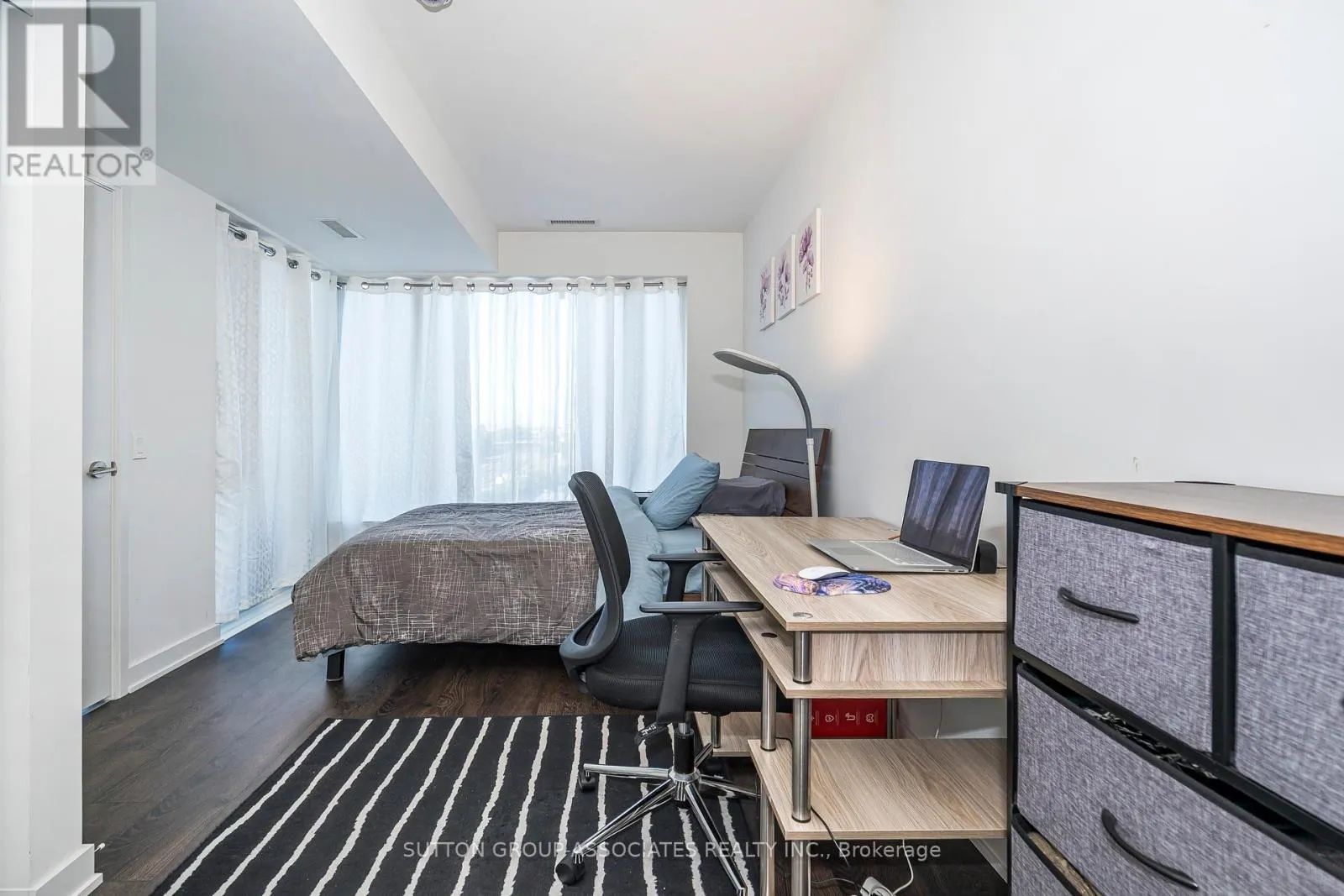 508W - 27 BATHURST STREET