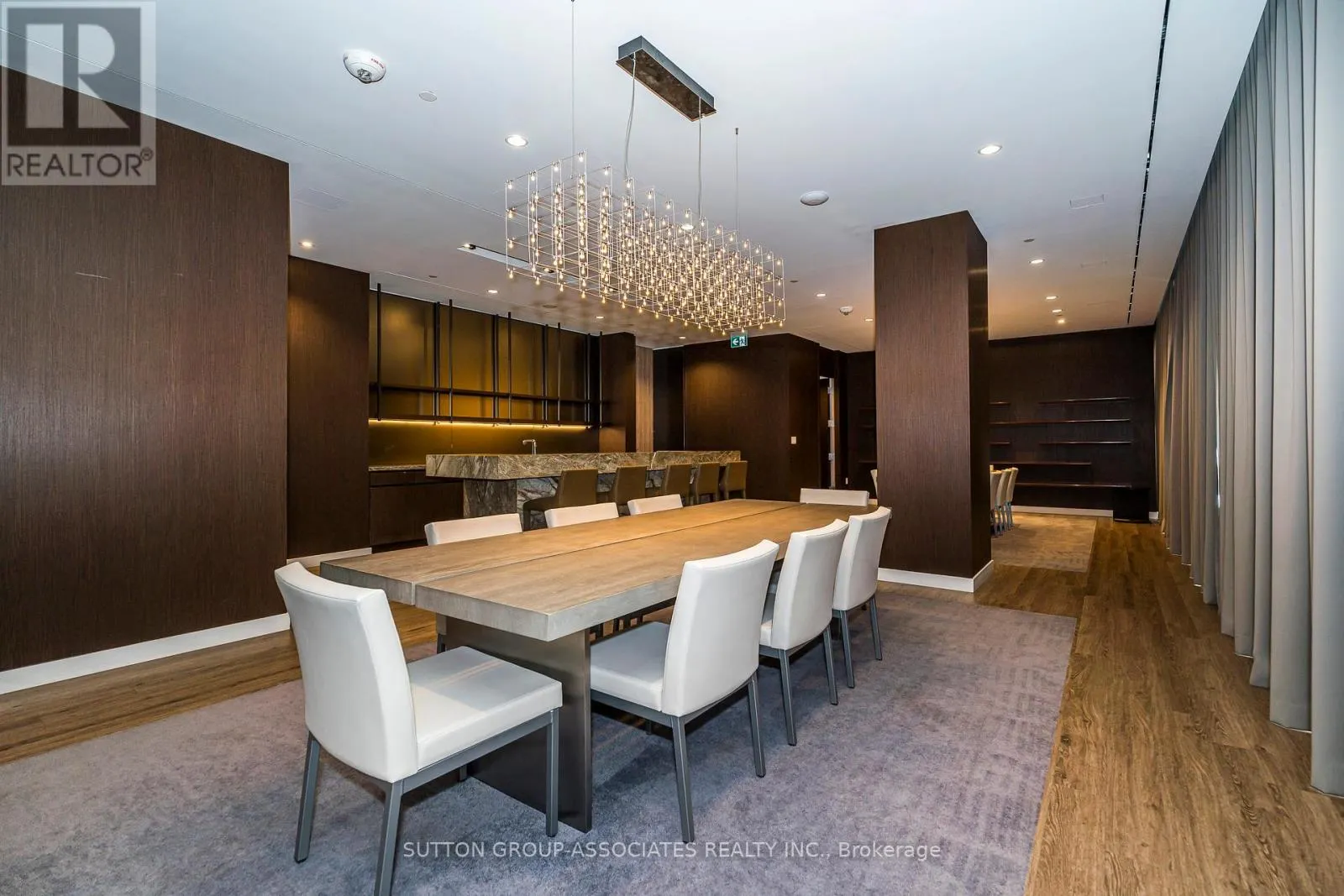 508W - 27 BATHURST STREET