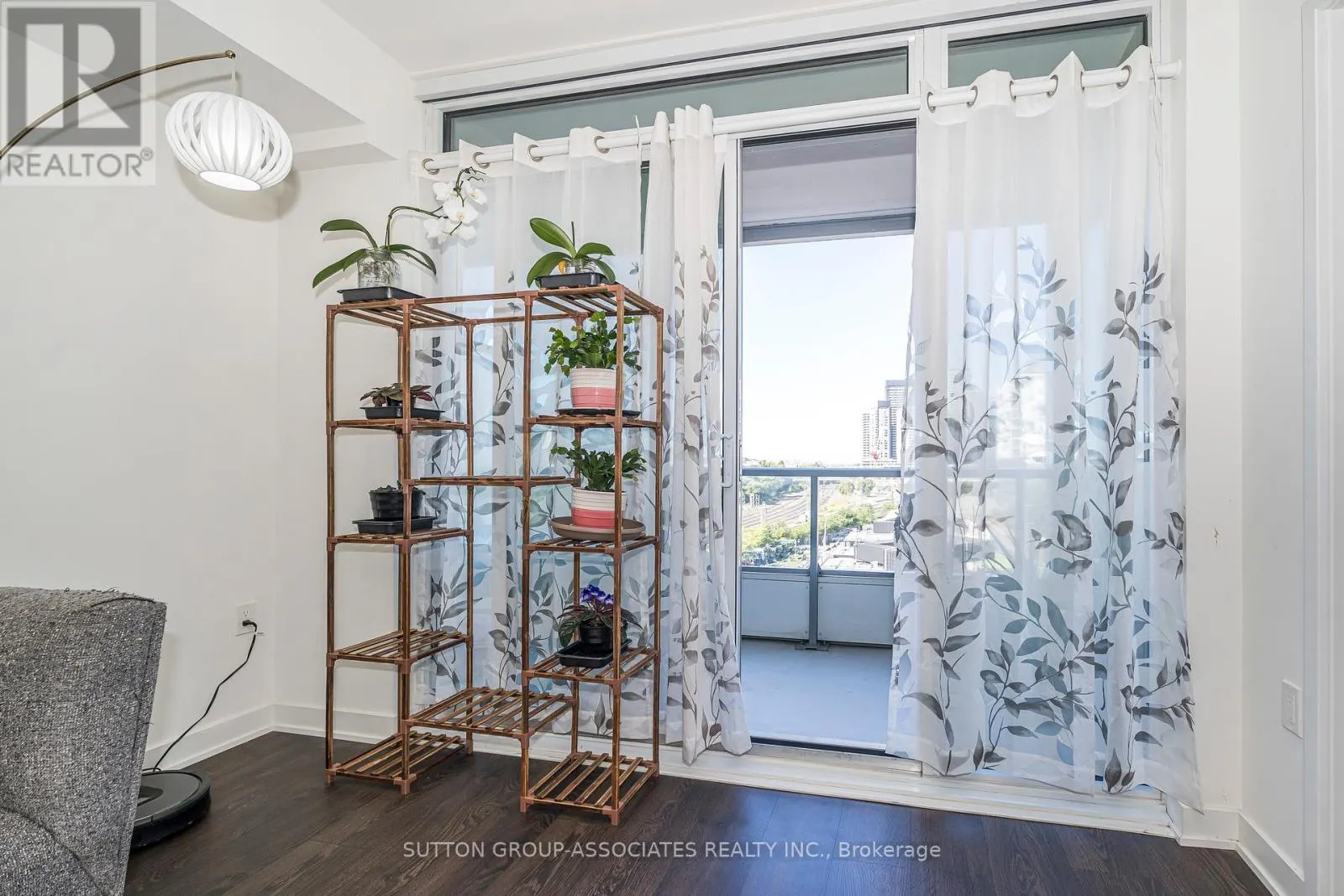 508W - 27 BATHURST STREET
