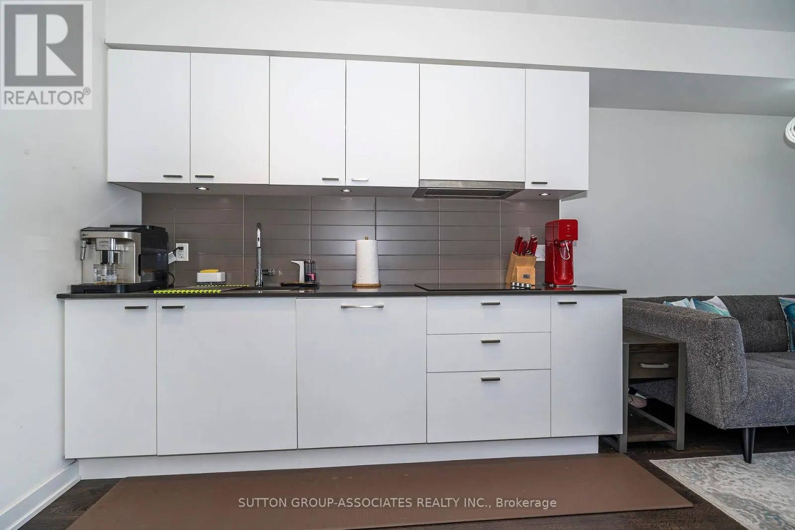 508W - 27 BATHURST STREET