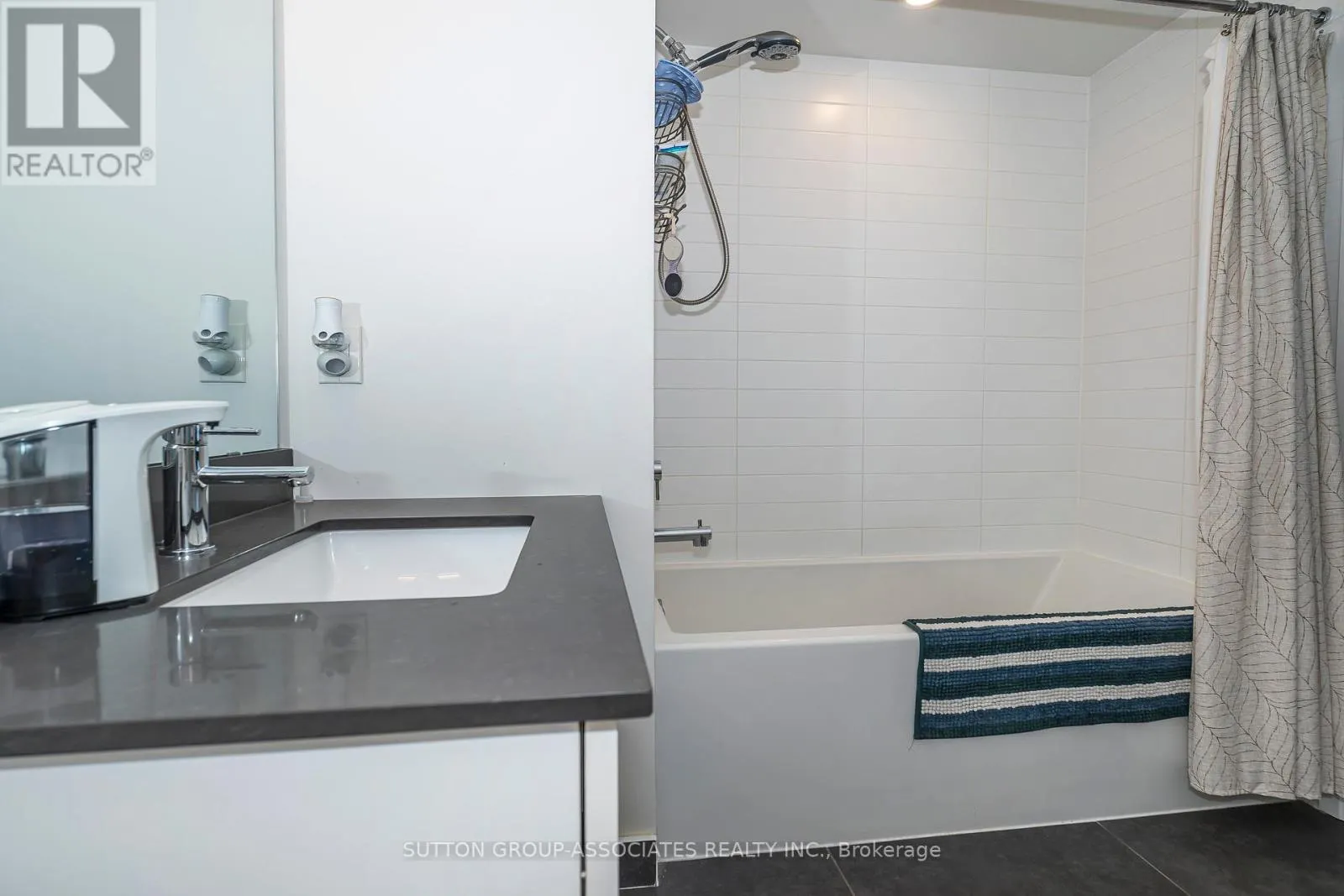 508W - 27 BATHURST STREET