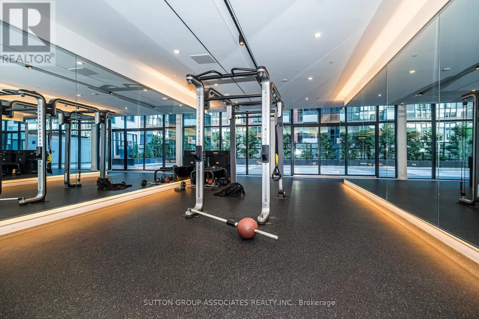 508W - 27 BATHURST STREET