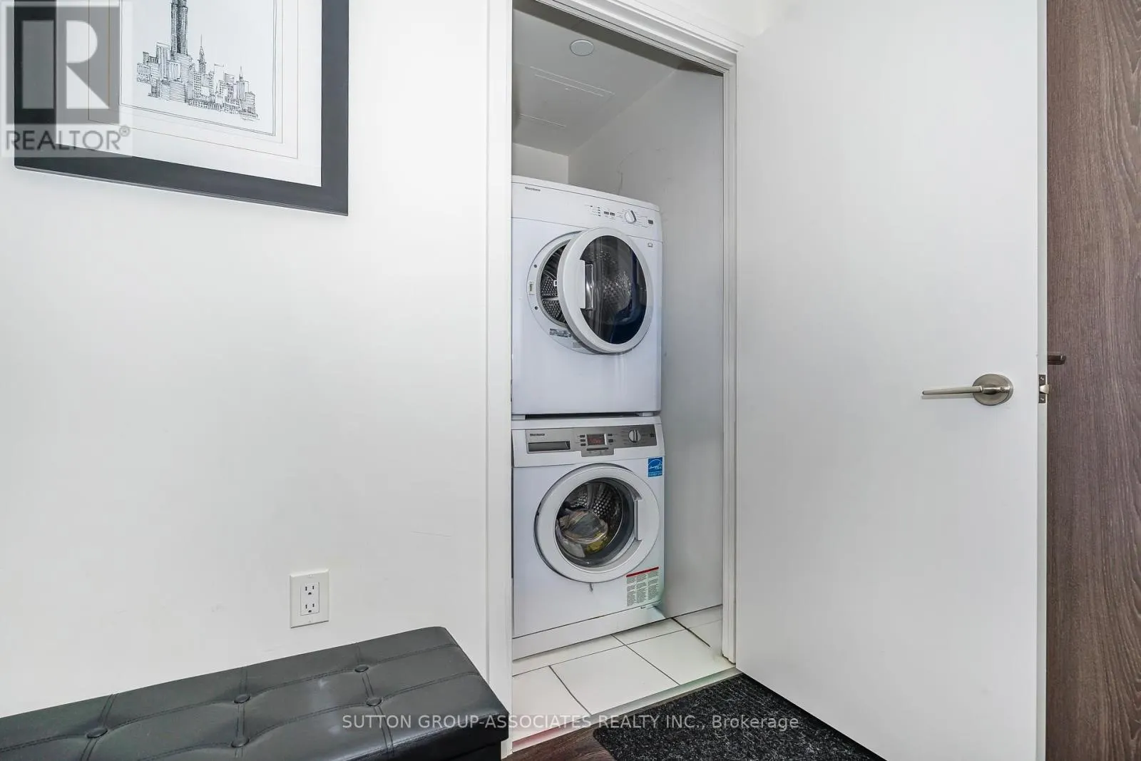 508W - 27 BATHURST STREET