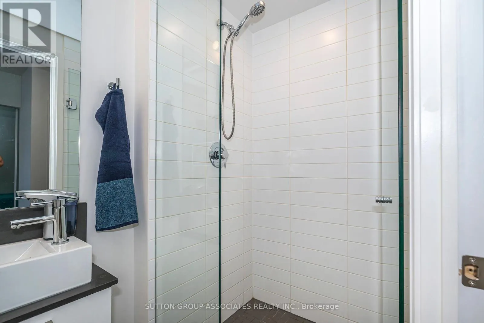 508W - 27 BATHURST STREET