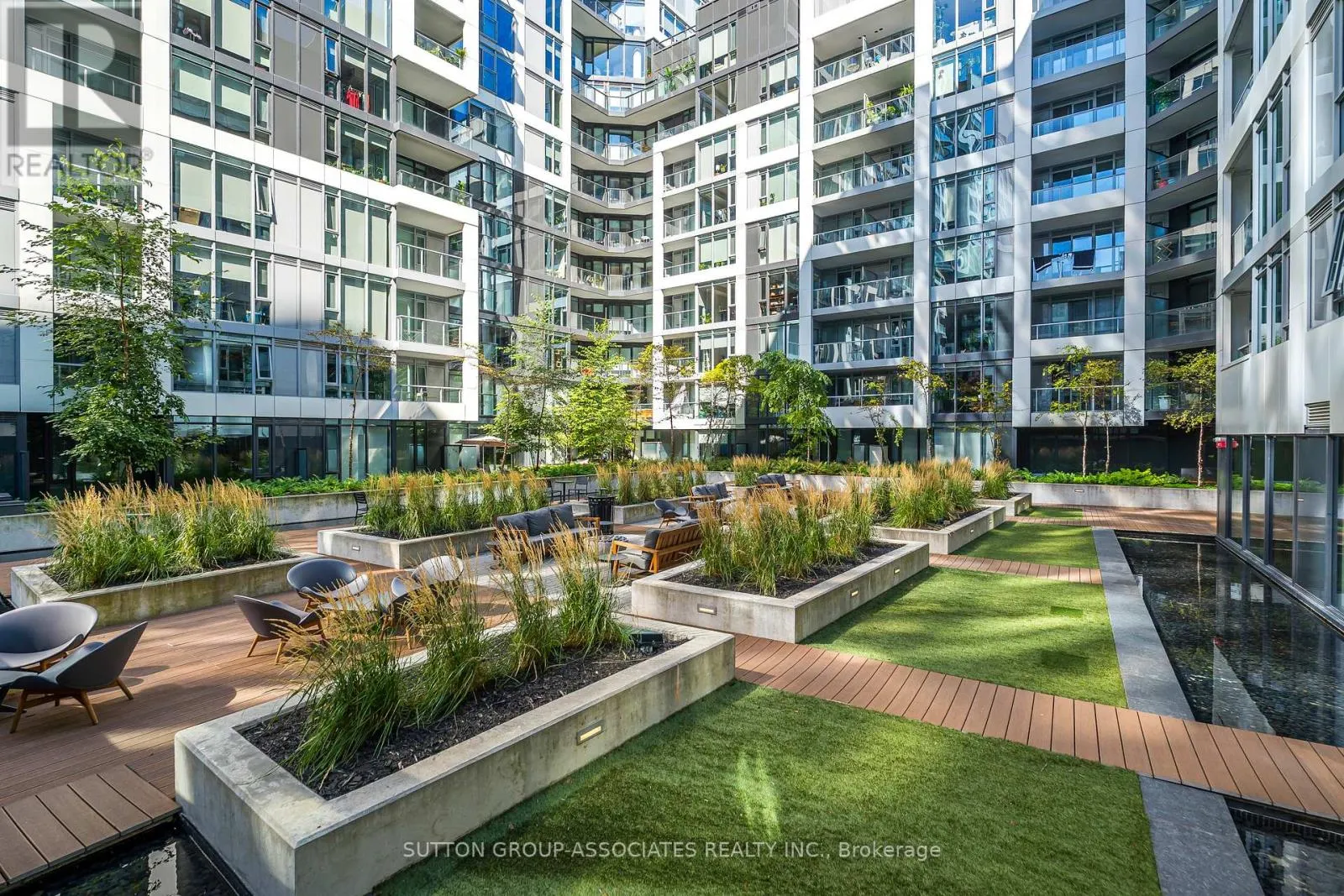 508W - 27 BATHURST STREET