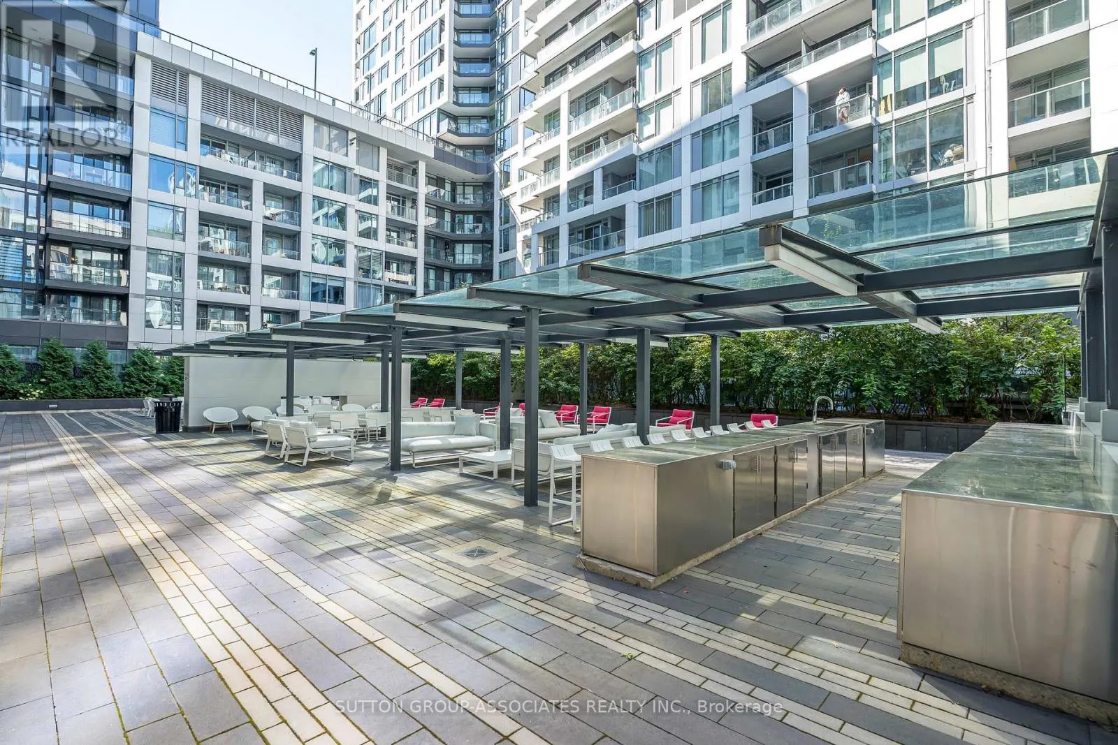 508W - 27 BATHURST STREET