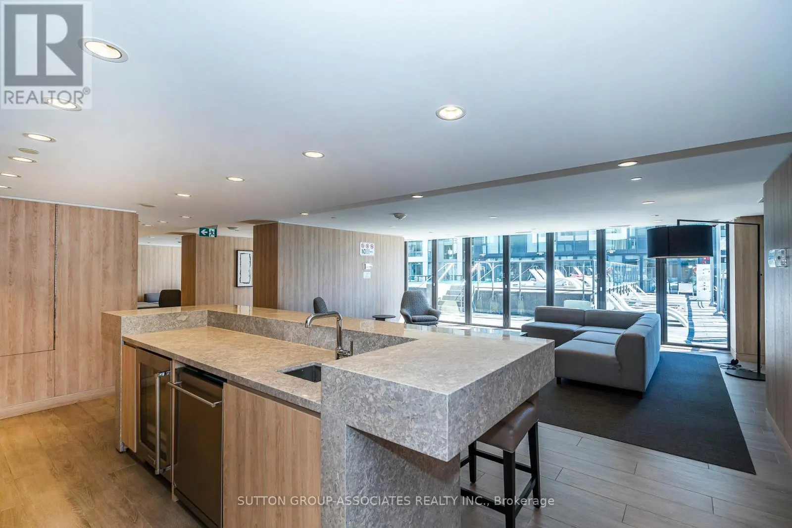 508W - 27 BATHURST STREET