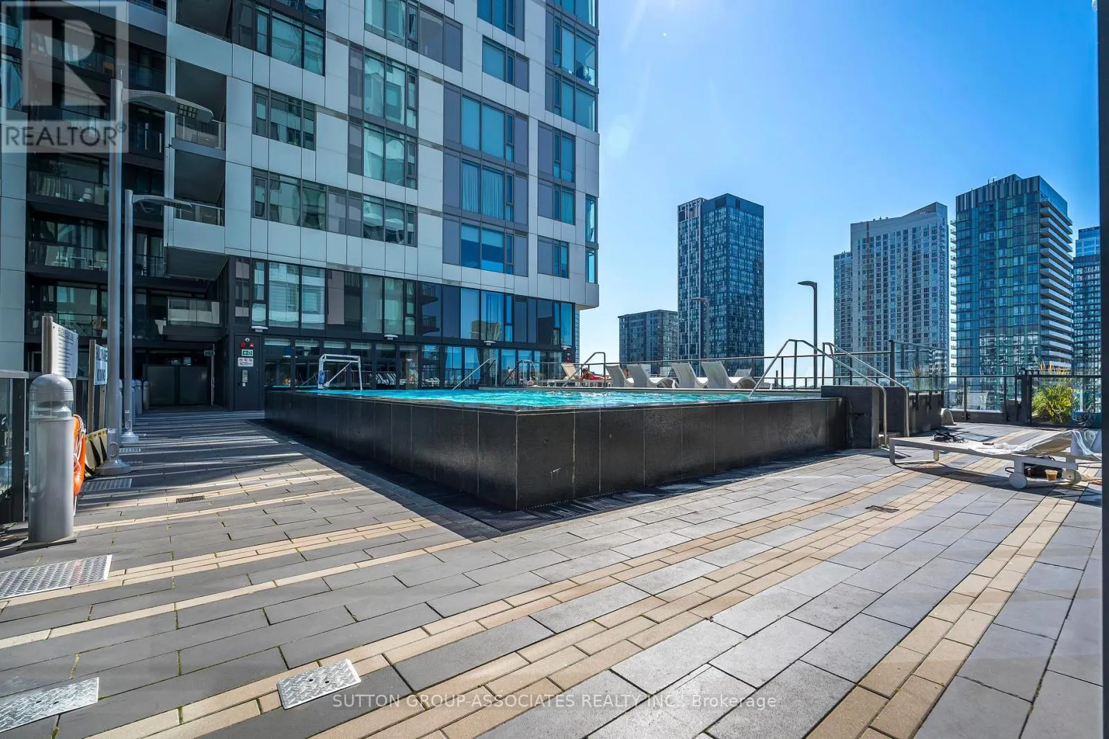 508W - 27 BATHURST STREET