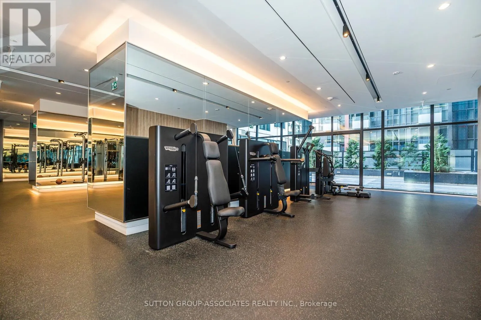 508W - 27 BATHURST STREET