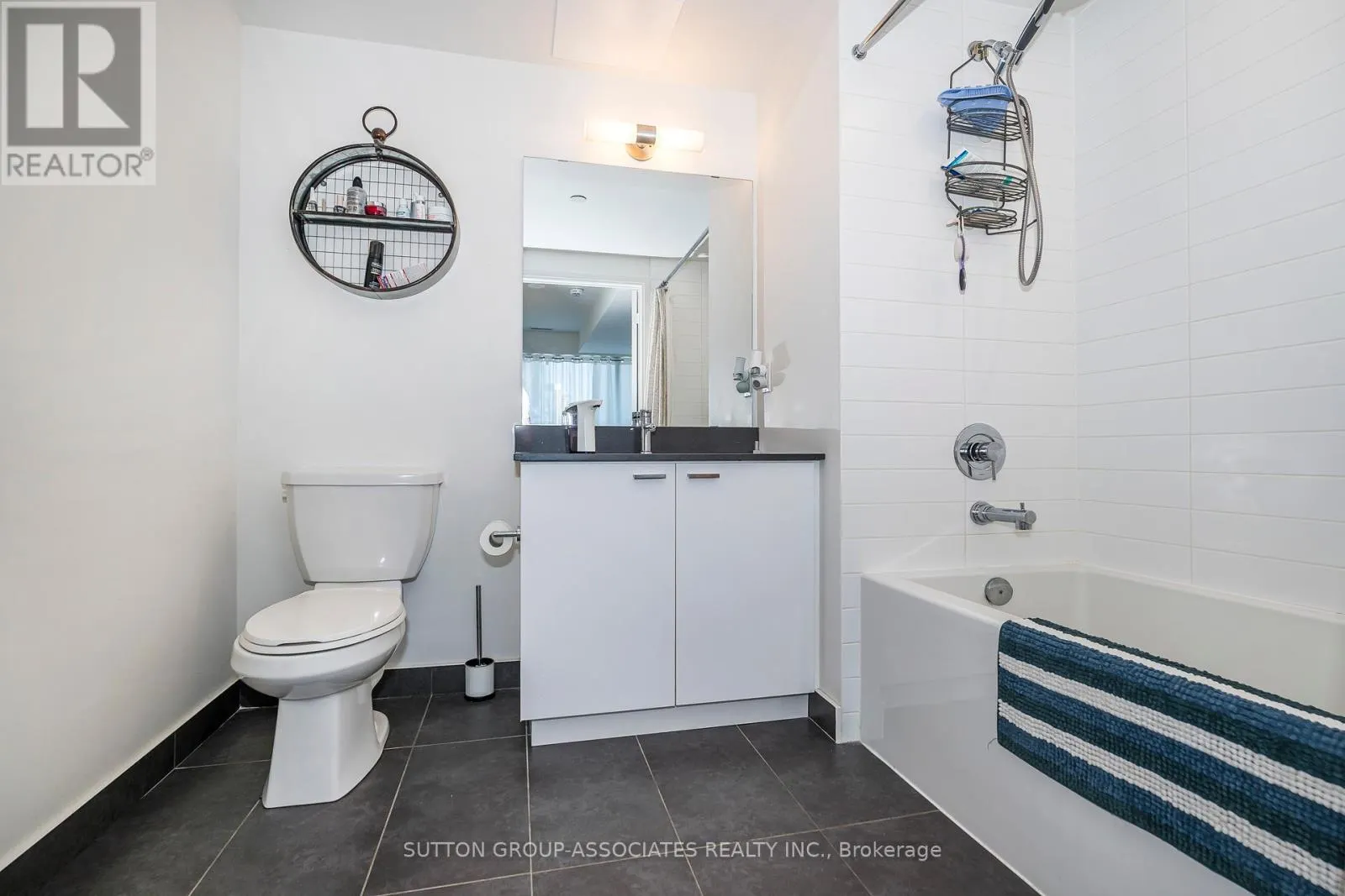 508W - 27 BATHURST STREET