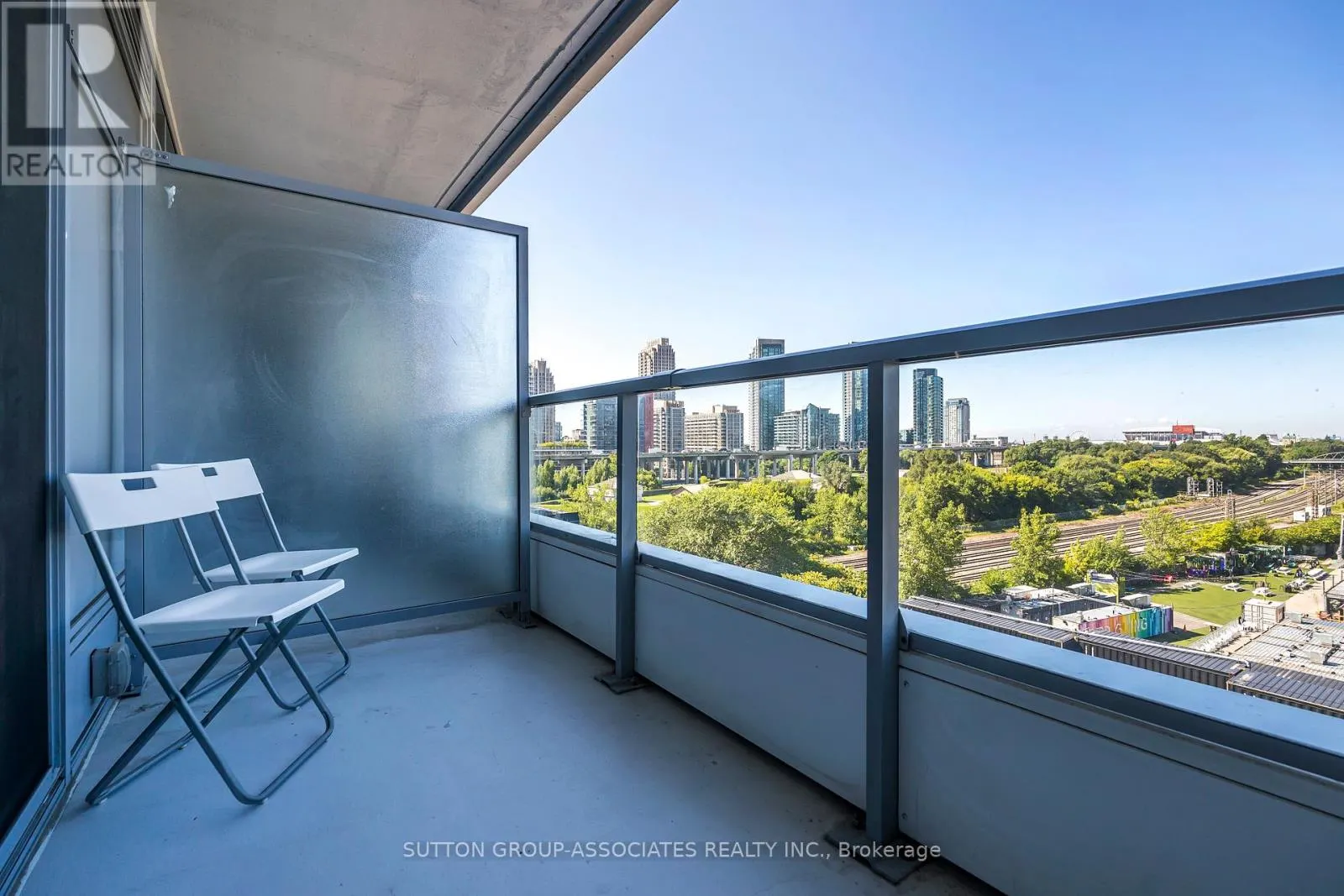 508W - 27 BATHURST STREET