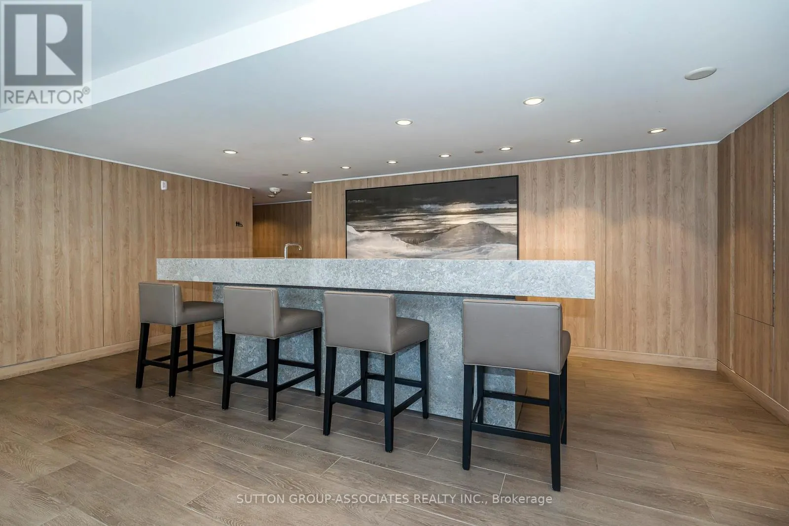 508W - 27 BATHURST STREET