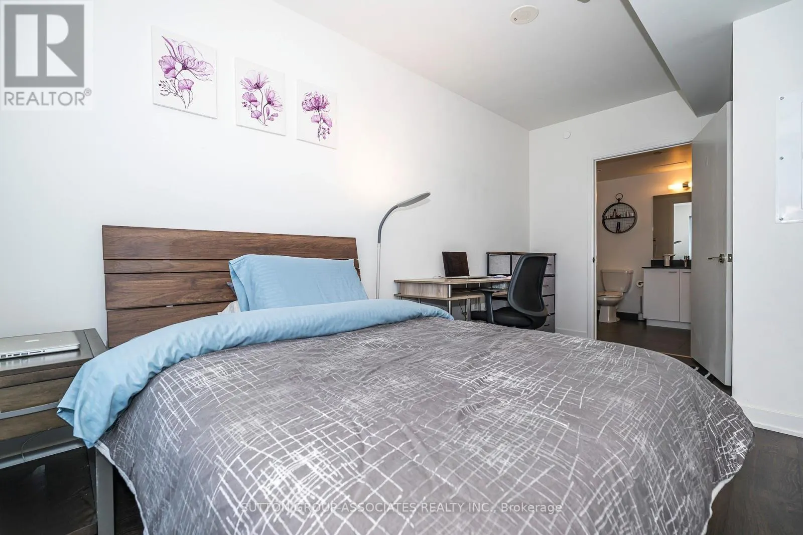508W - 27 BATHURST STREET