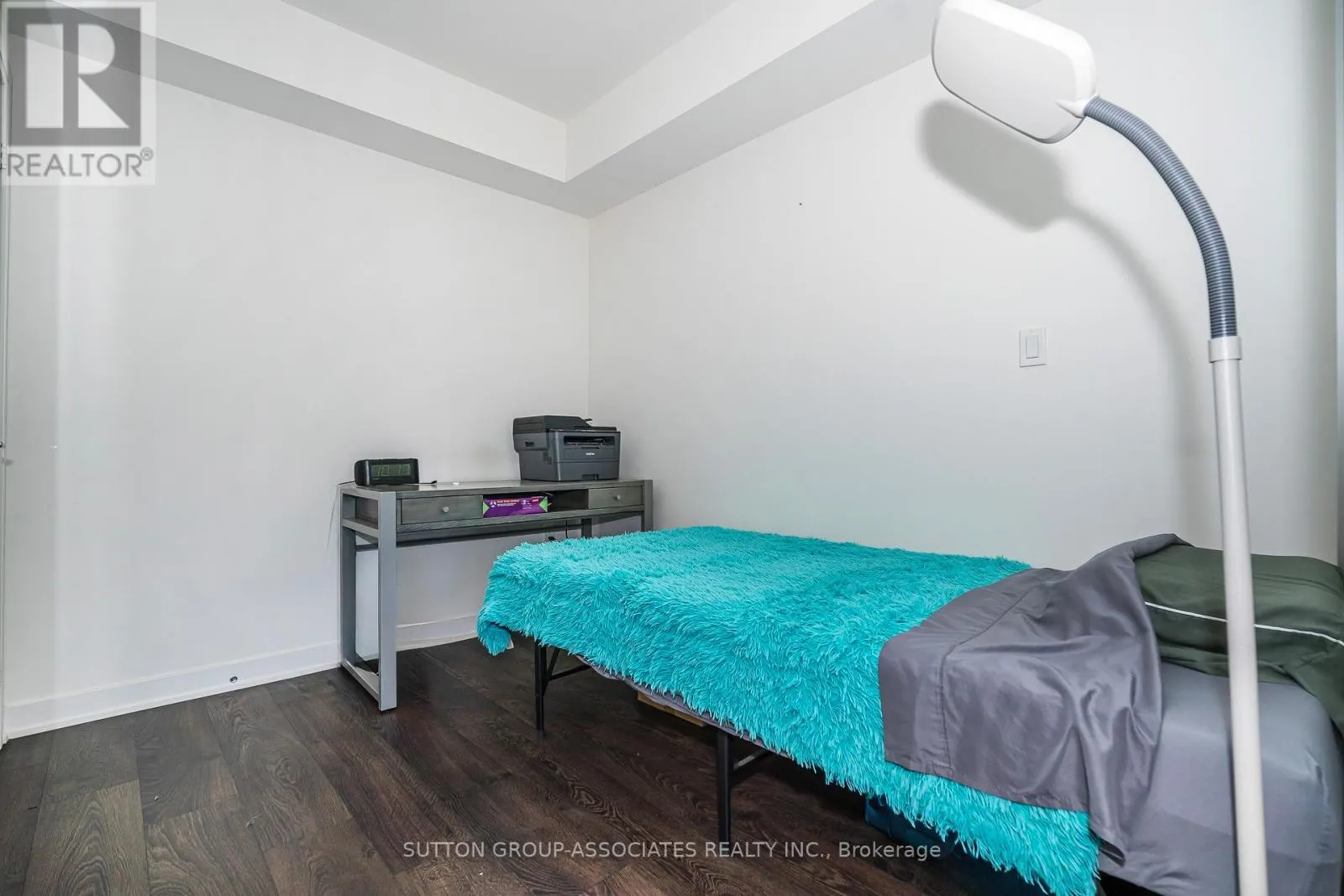 508W - 27 BATHURST STREET