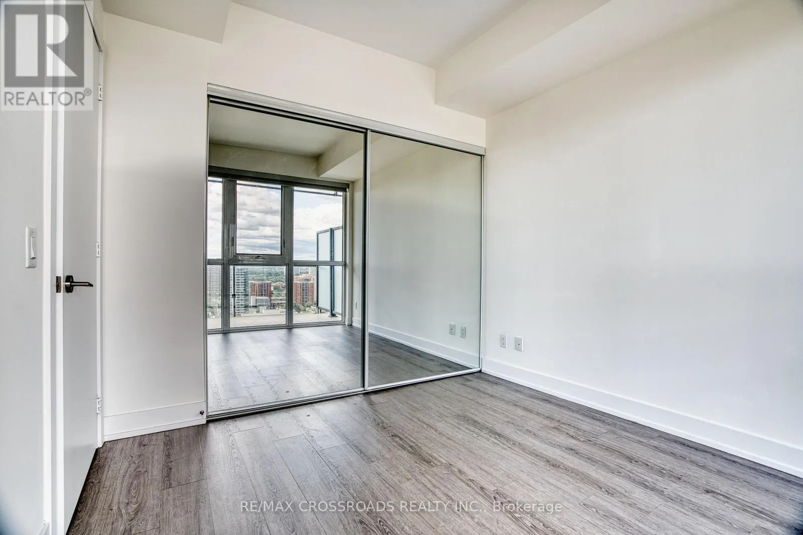 2906 - 7 GRENVILLE STREET