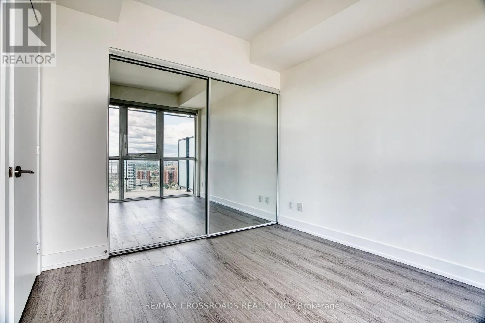 2906 - 7 GRENVILLE STREET
