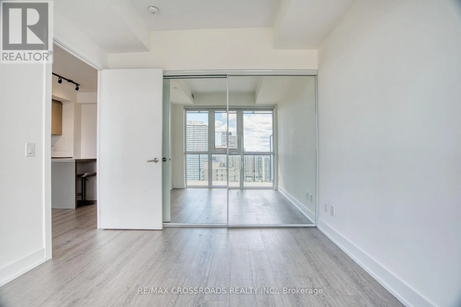 2906 - 7 GRENVILLE STREET