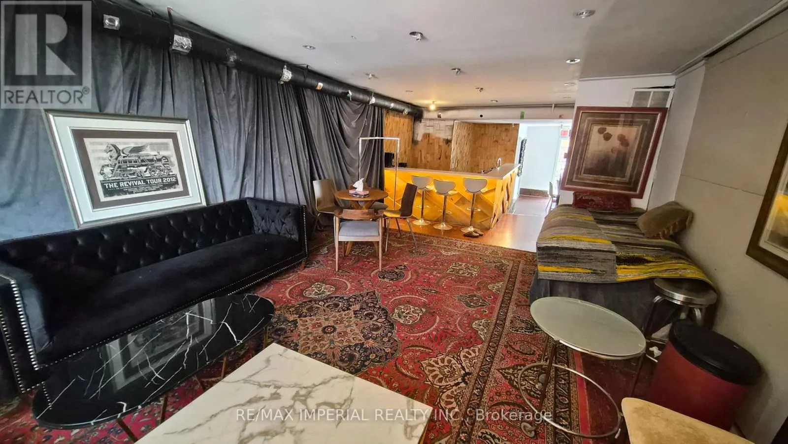287 DUNDAS STREET W