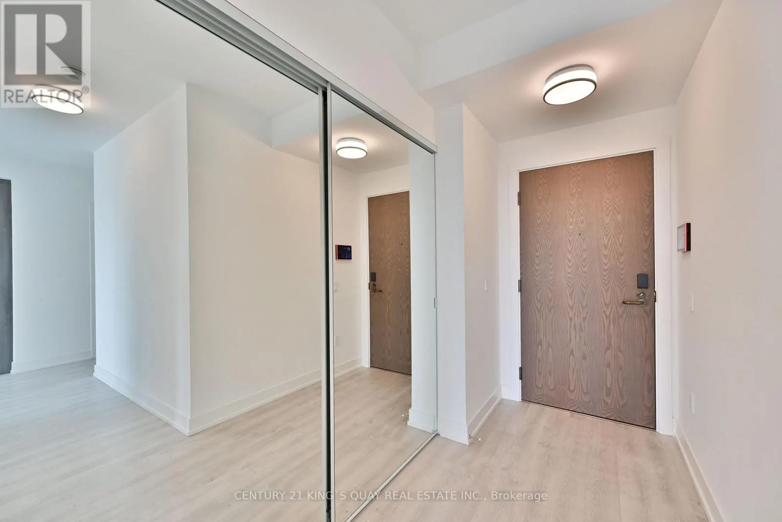 1132 - 20 INN ON THE PARK DRIVE