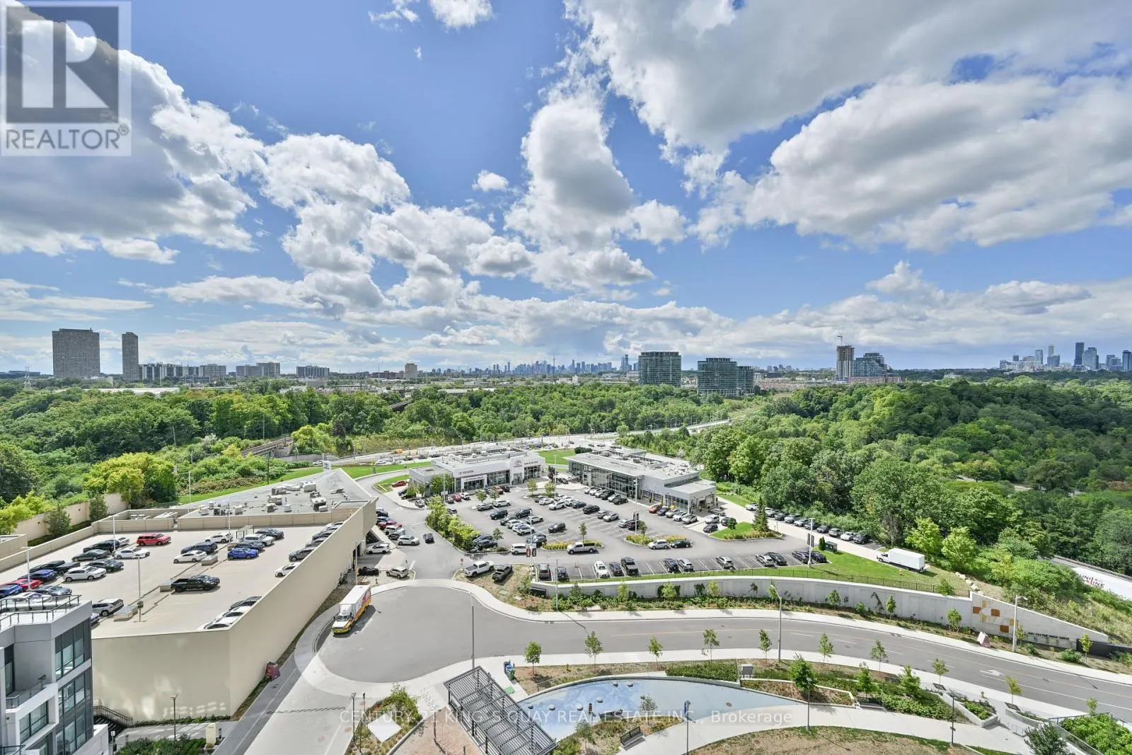 1132 - 20 INN ON THE PARK DRIVE