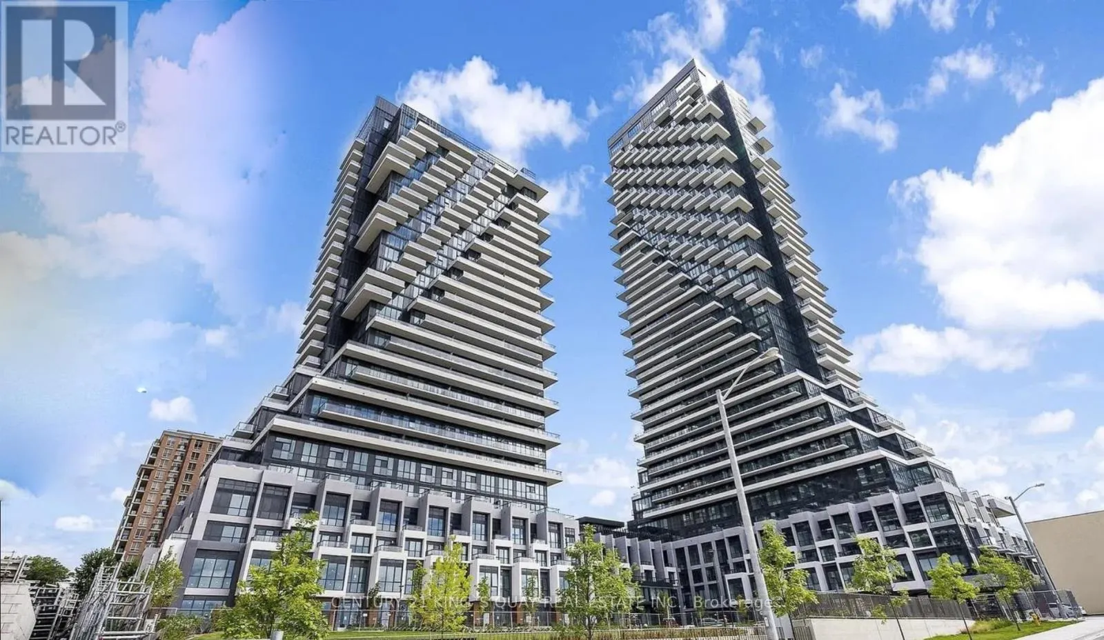 1132 - 20 INN ON THE PARK DRIVE
