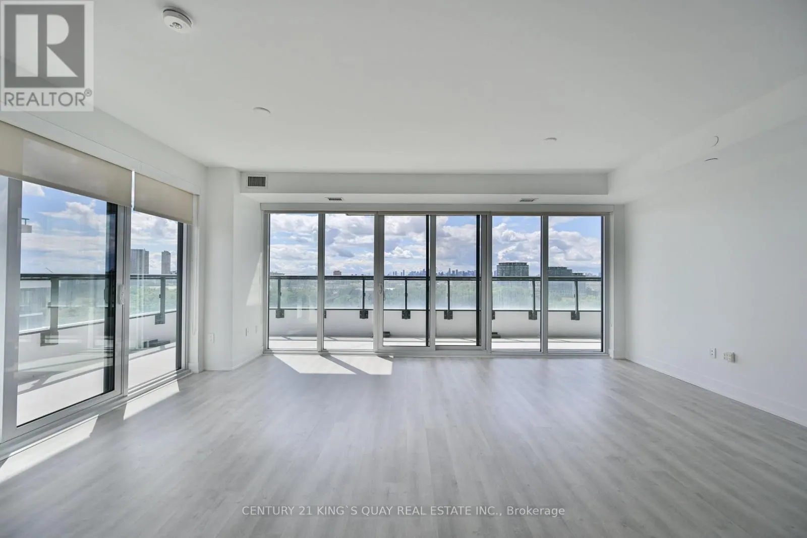 1132 - 20 INN ON THE PARK DRIVE