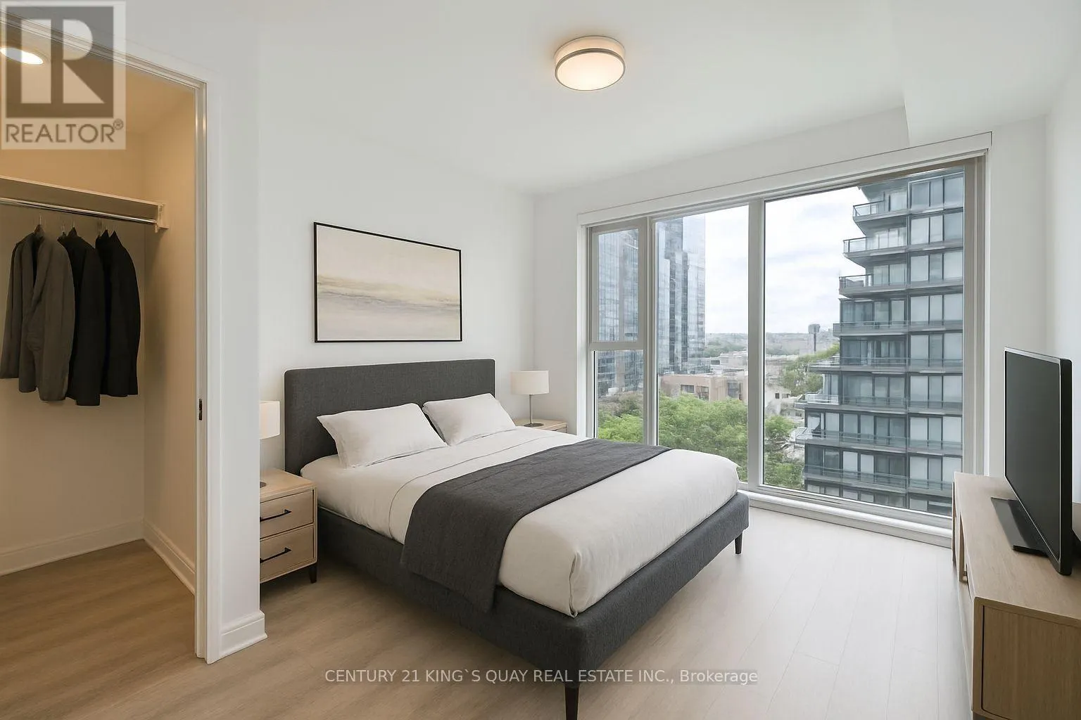 1132 - 20 INN ON THE PARK DRIVE