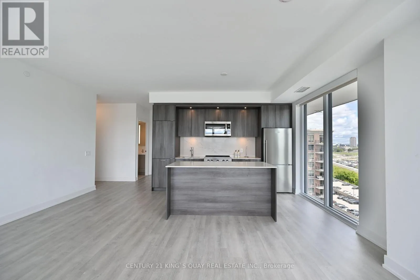 1132 - 20 INN ON THE PARK DRIVE