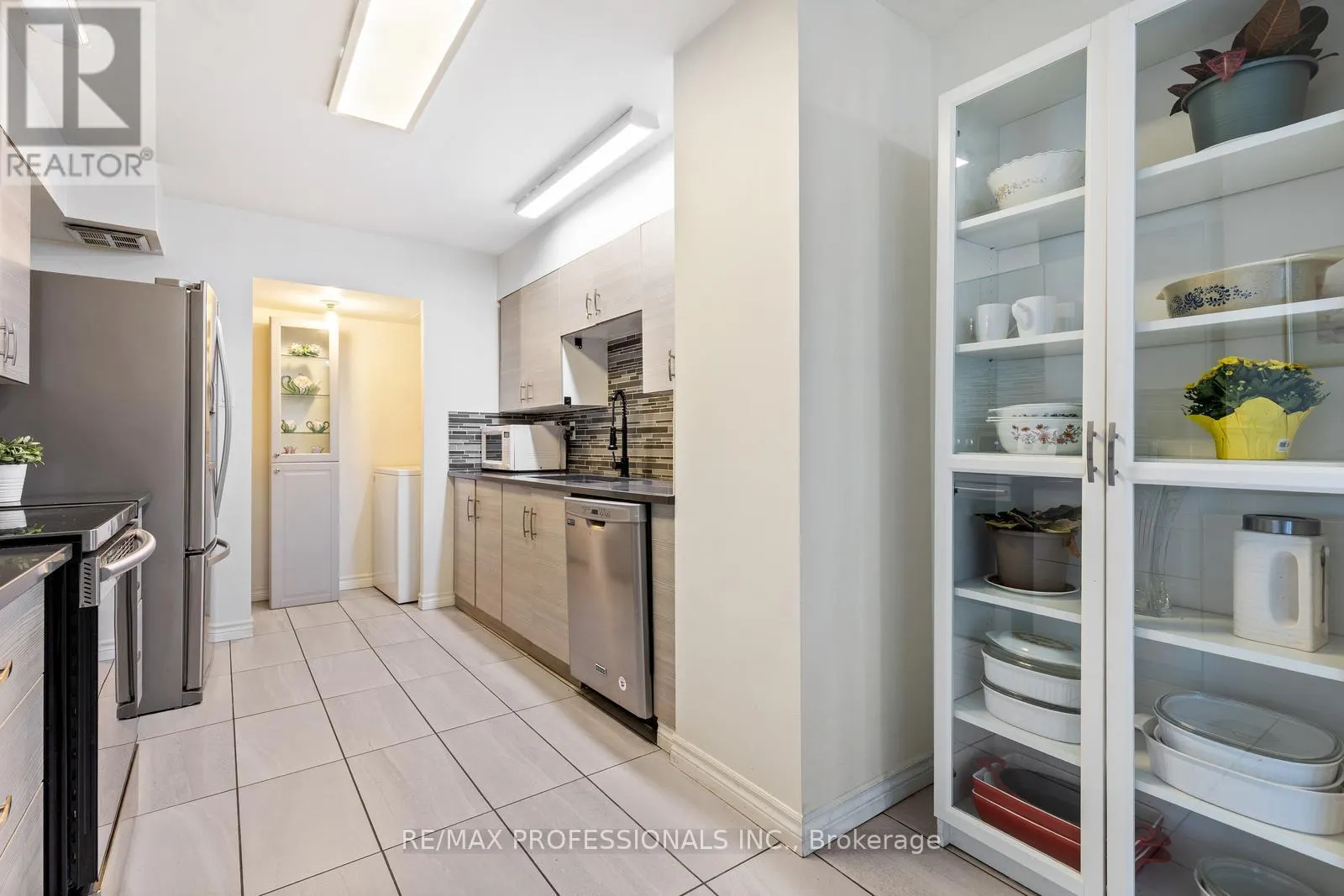 1104 - 33 ELMHURST AVENUE