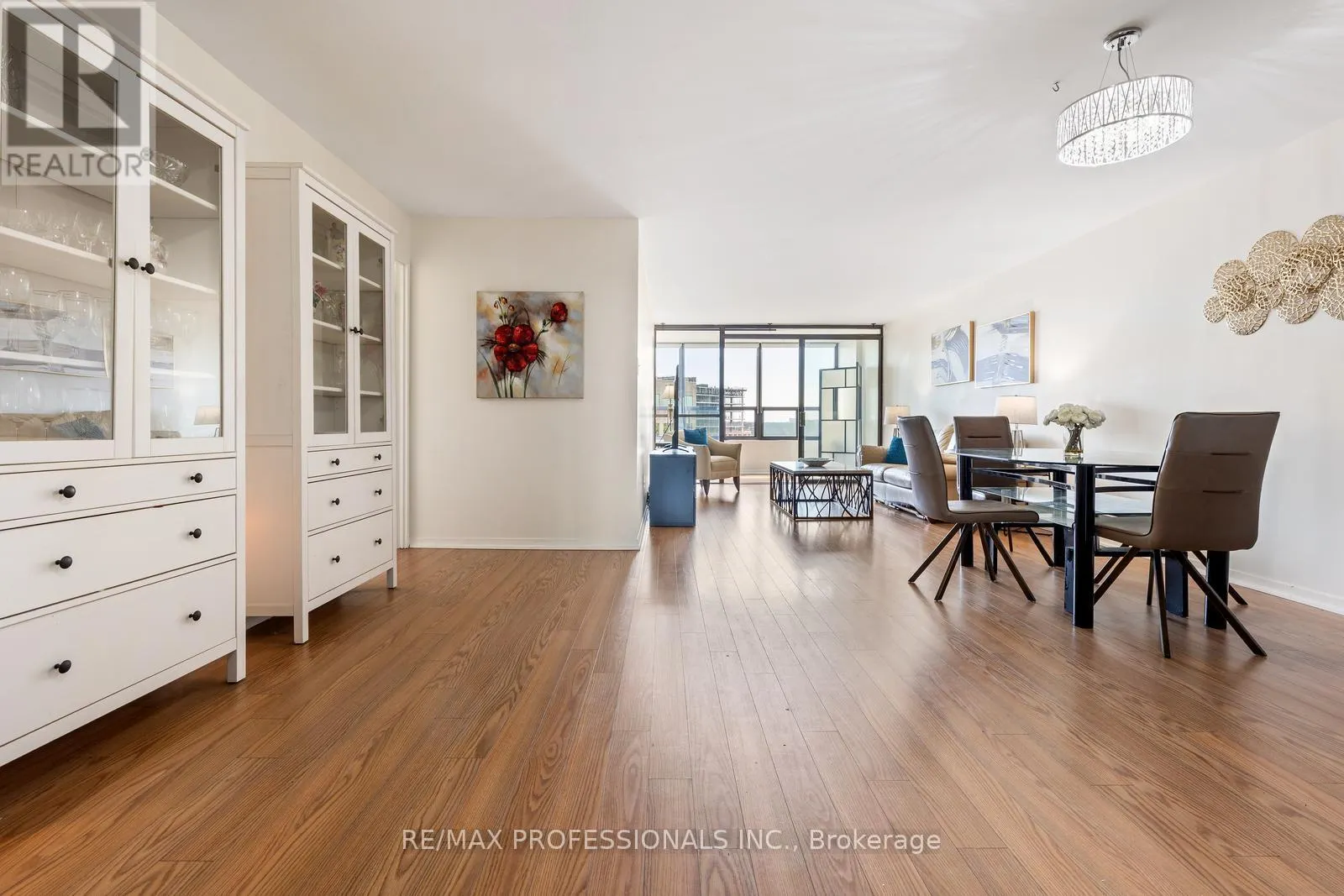 1104 - 33 ELMHURST AVENUE
