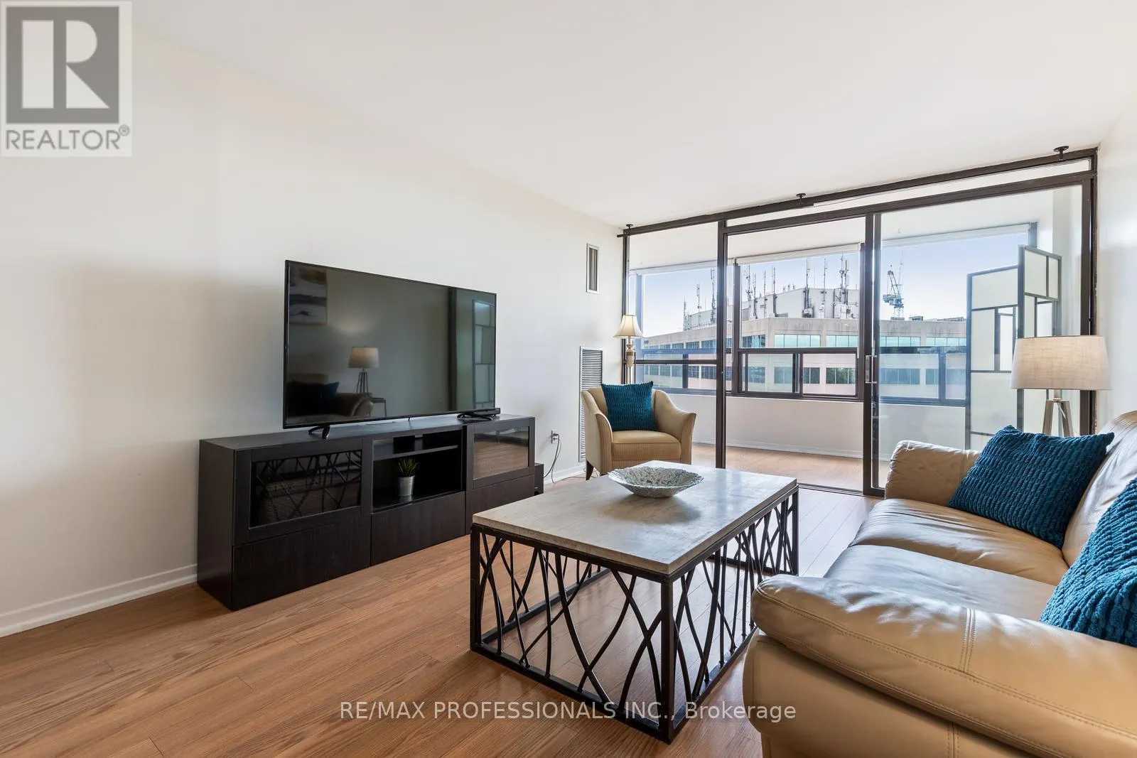 1104 - 33 ELMHURST AVENUE