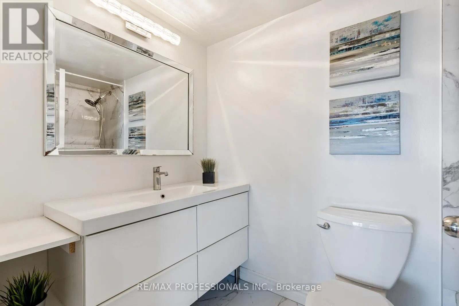 1104 - 33 ELMHURST AVENUE