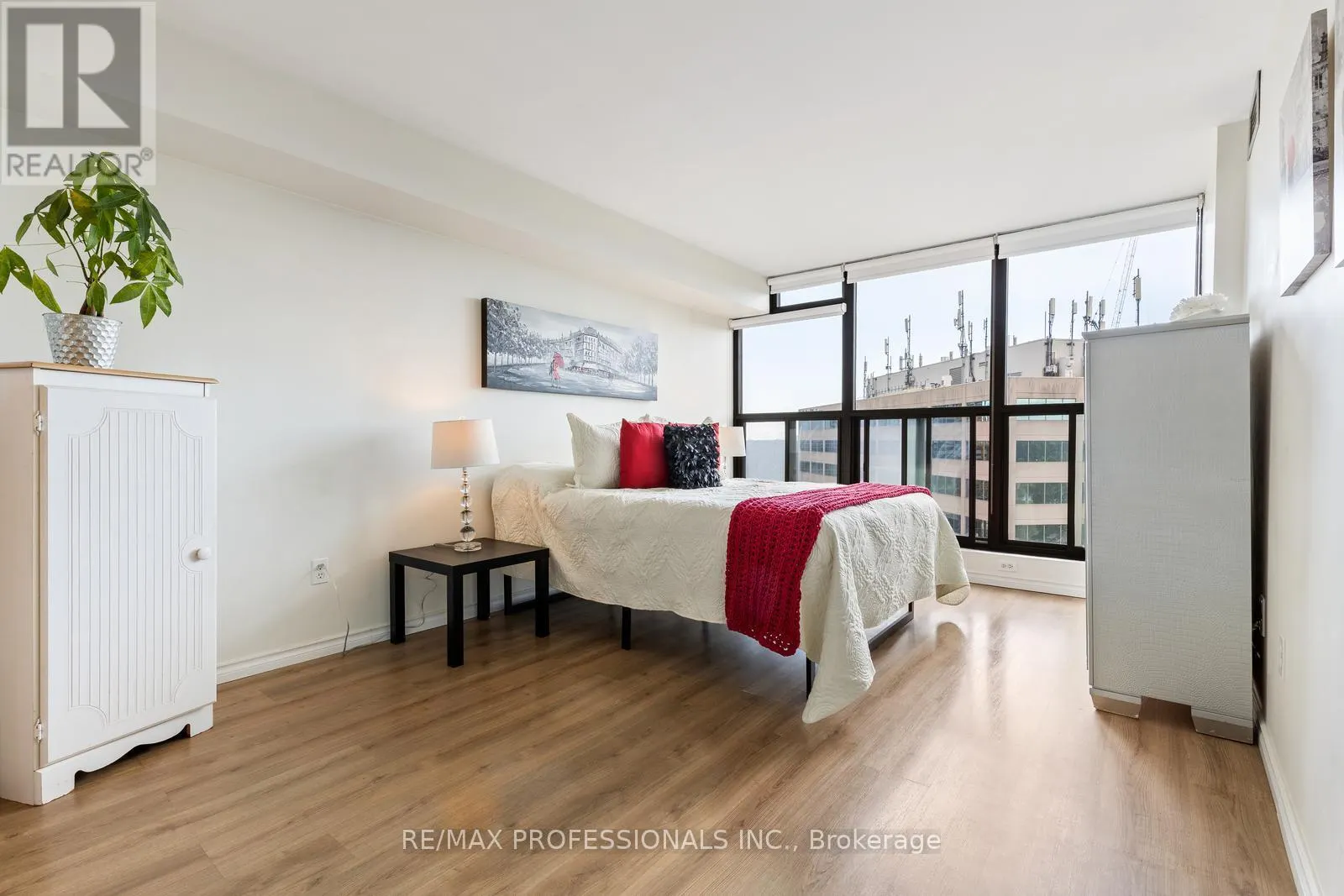 1104 - 33 ELMHURST AVENUE